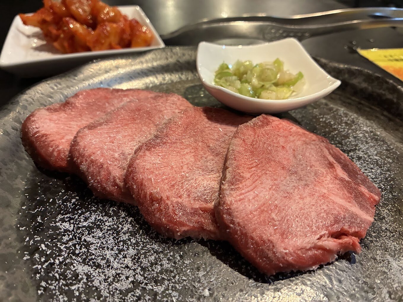東海亭の内観