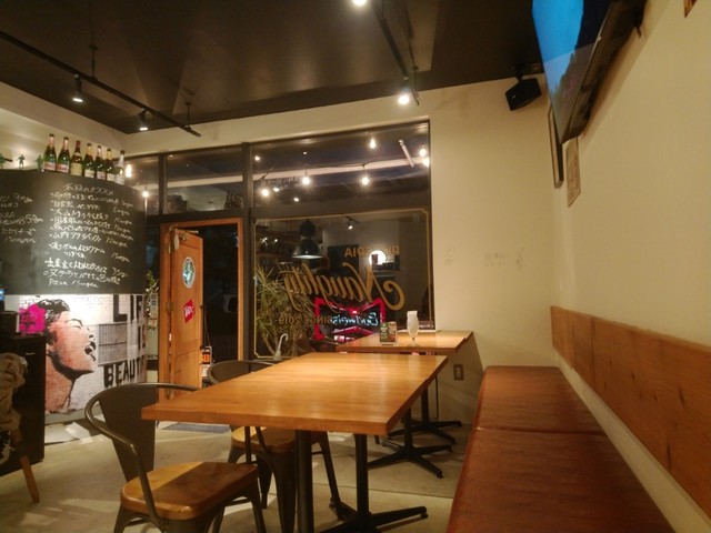 Pizzeria Naughtyの内観